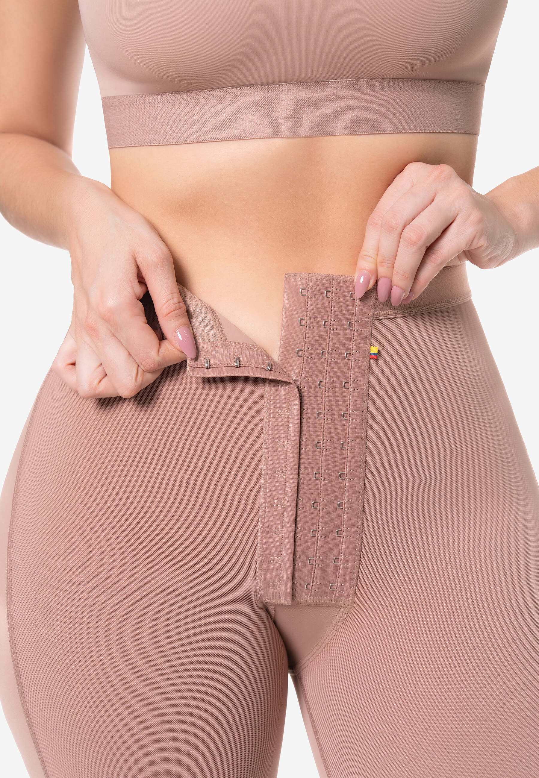 Curvia Short Miranda a la cintura media pierna con realce Cocoa